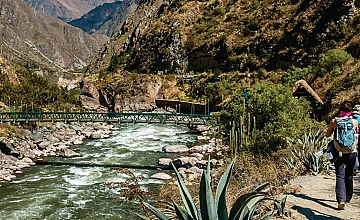 Camino Inca (día 3): sendero junto al río en la ruta hacia Machu Picchu